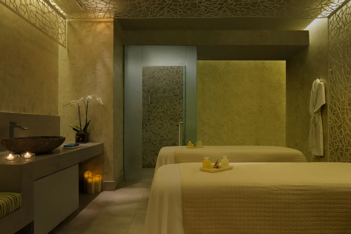 امکانات هتل کنراد دبی